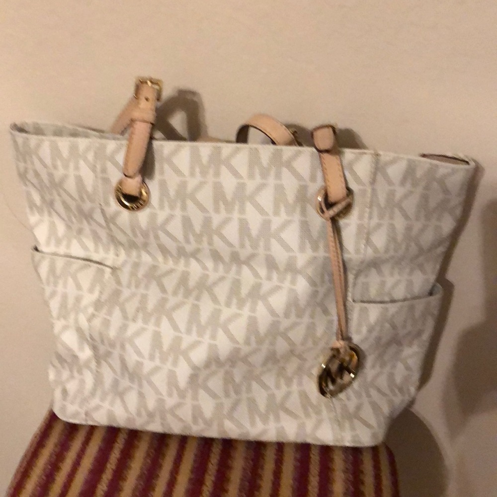Authentic Michael Kors Signature Tote in Vanilla